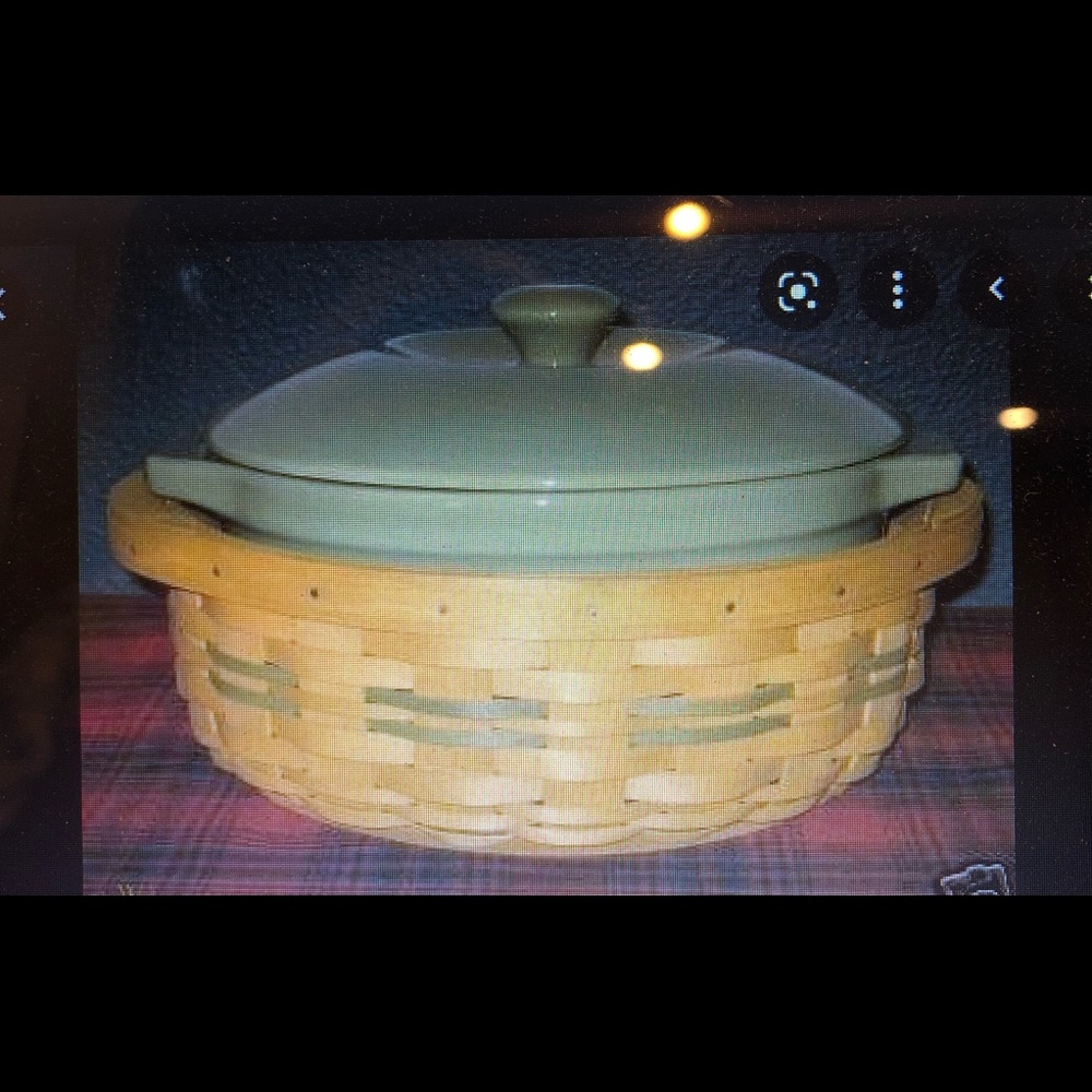 Longaberger 2004 round serving basket (no casserole dish) 2 protectors and liner